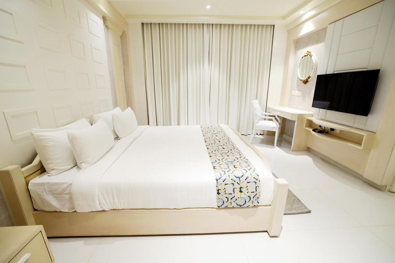 Aj Grand Hotel Mangalore Extérieur photo
