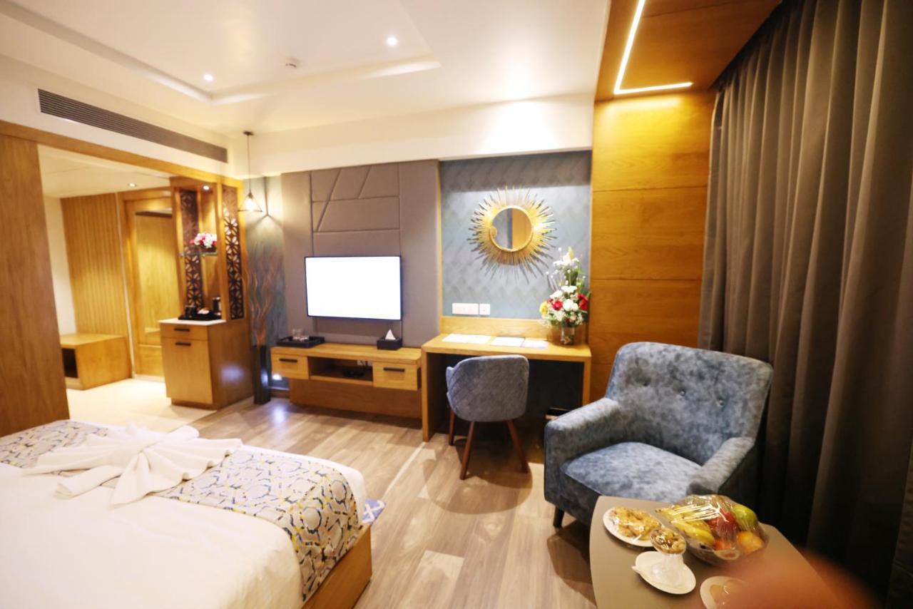 Aj Grand Hotel Mangalore Extérieur photo